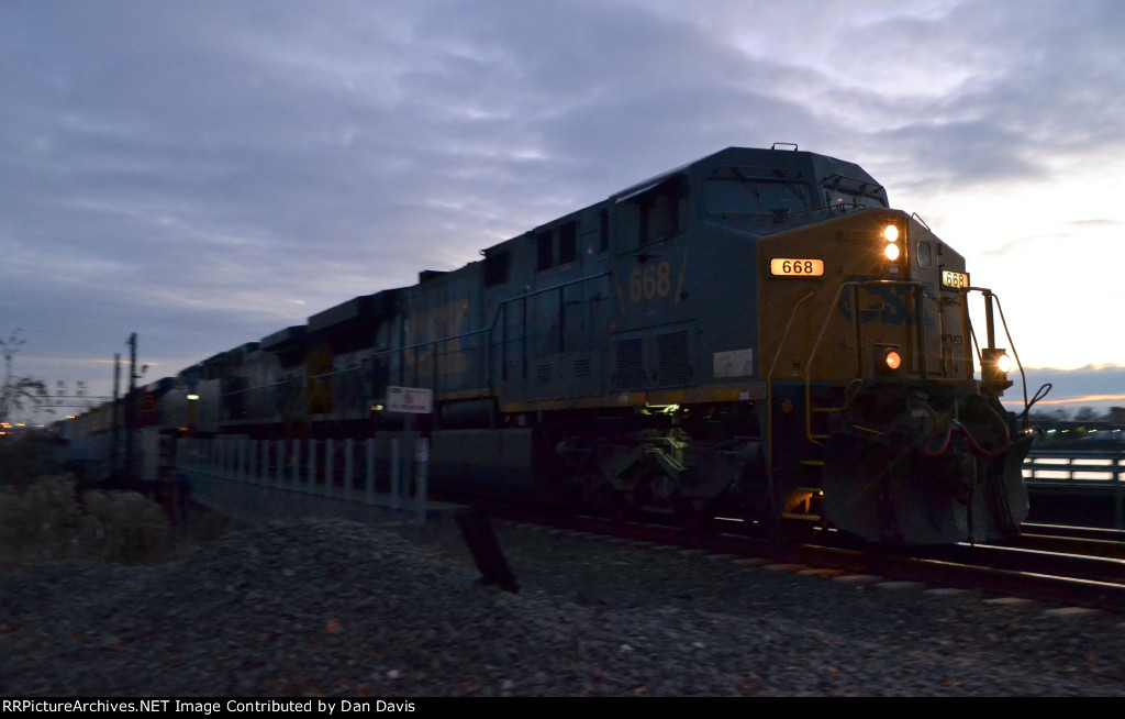 CSX AC60CW 668 leads X794-13